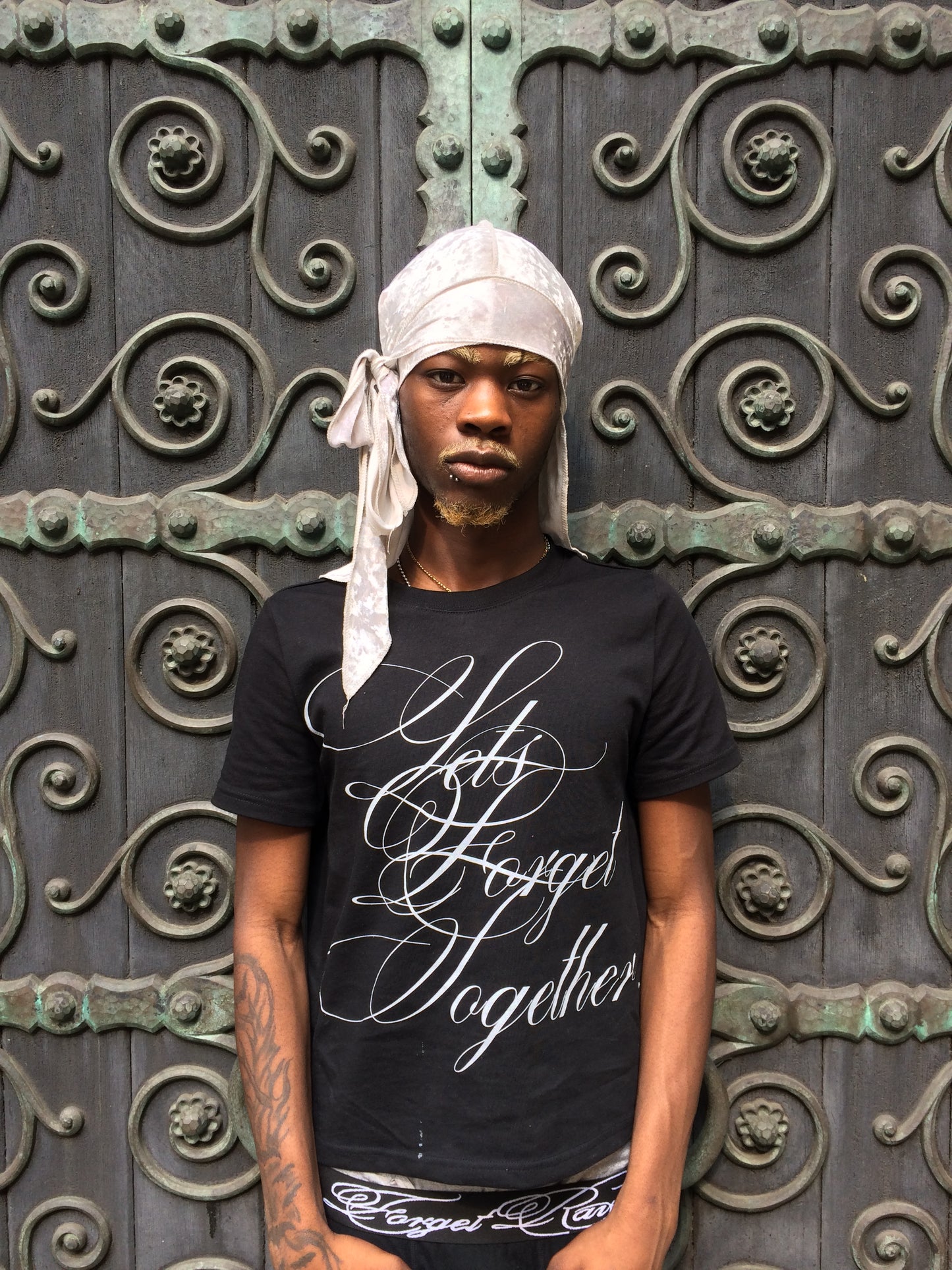 let’s forget tee black